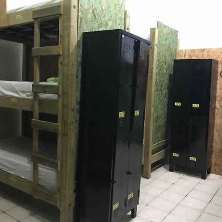 Hostel Banana House Bombinhas Bagian luar foto