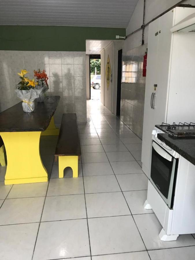 Hostel Banana House Bombinhas Bagian luar foto