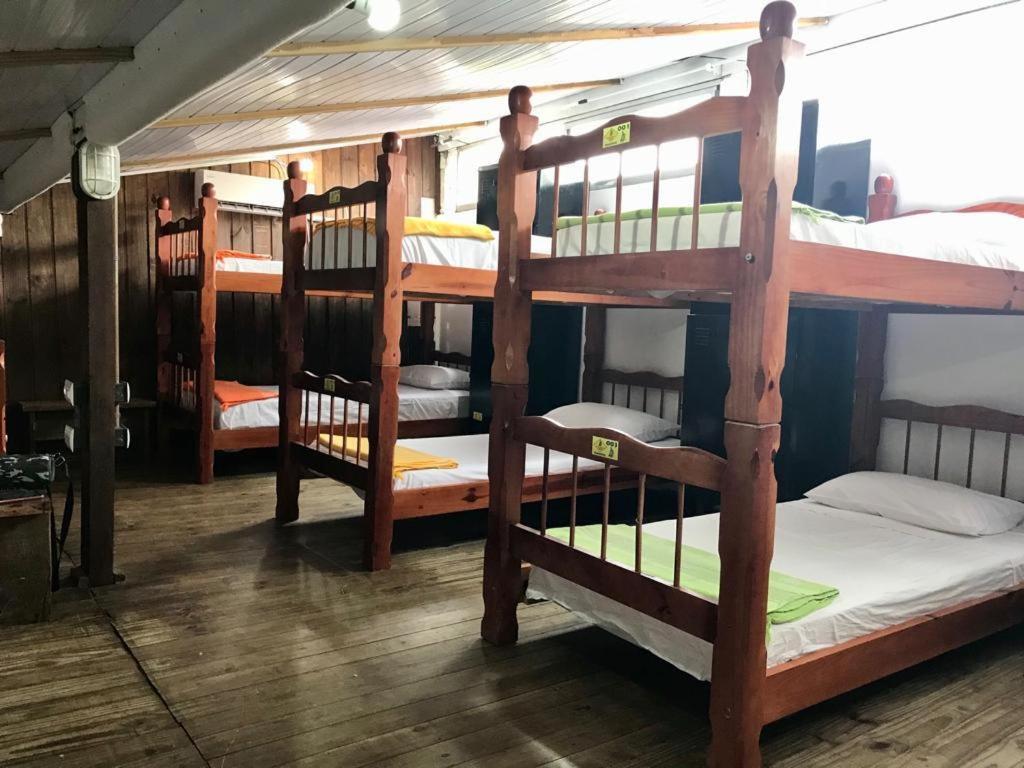 Hostel Banana House Bombinhas Bagian luar foto